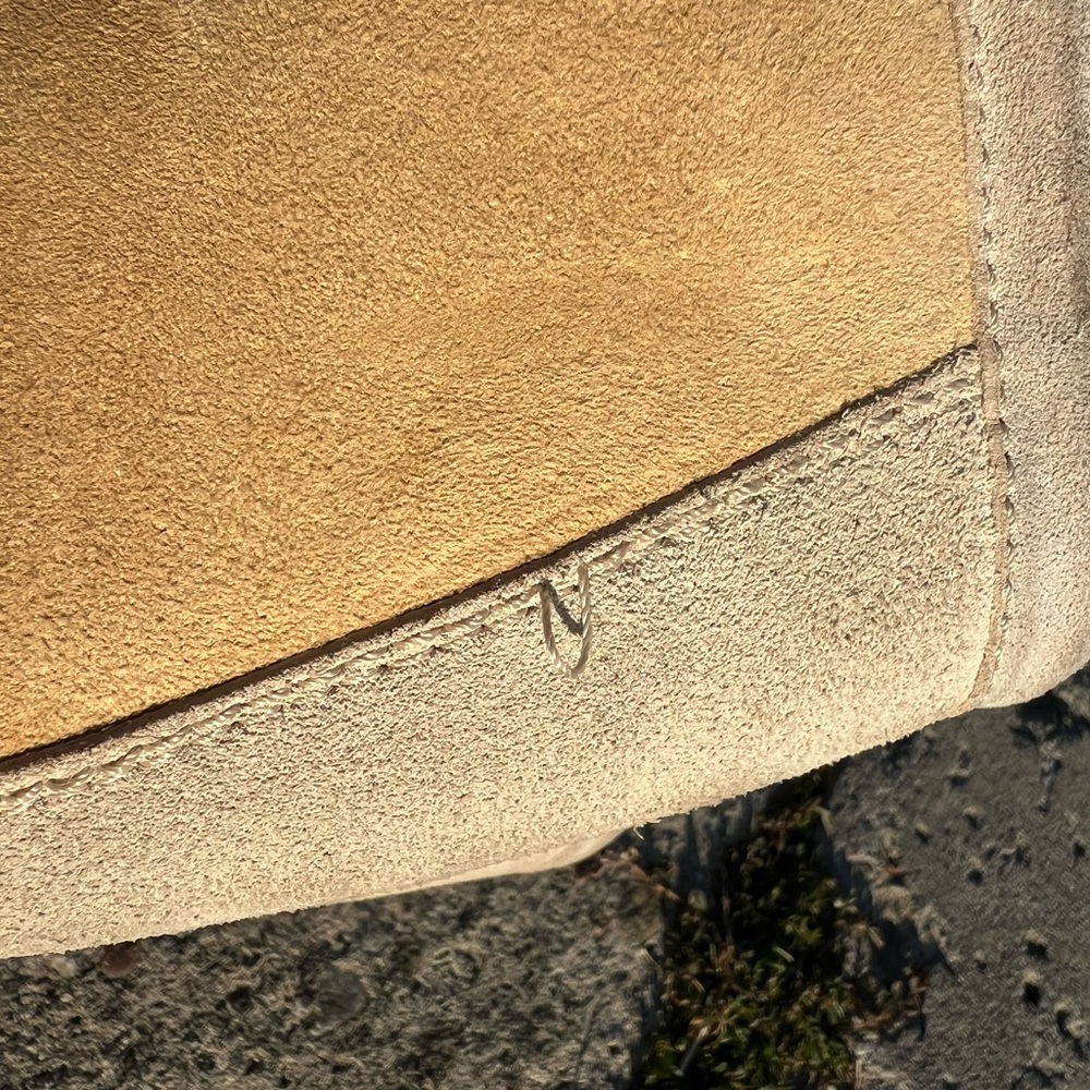 Cozy Ugg Boots: well crafted and comfortable. Please do look at pictures! - Picture 8 of 9